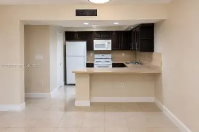 13255 SW 88 Ln #406-CS, Miami: photo 1 of 7