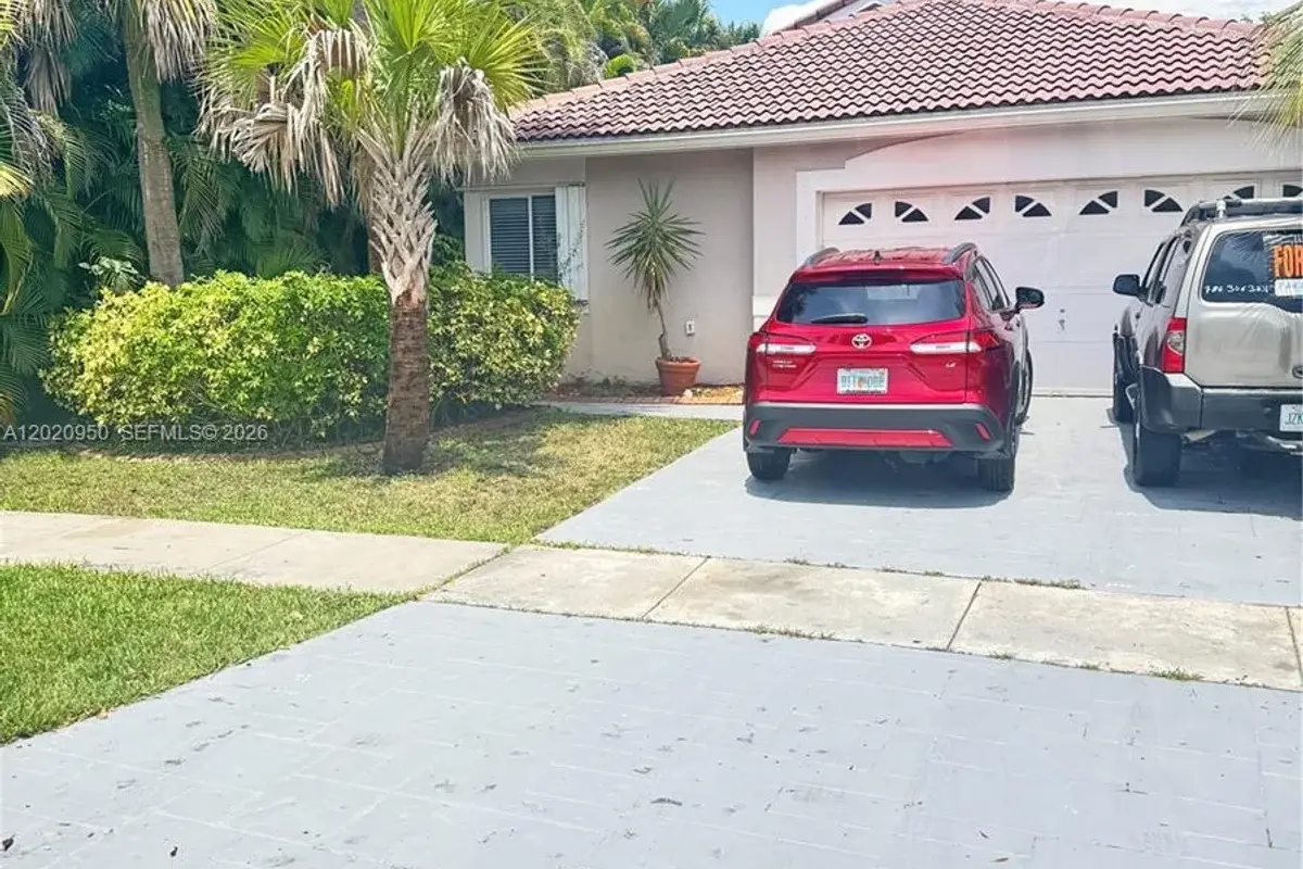 131 SW 178th Way, Pembroke Pines: photo 1 of 15