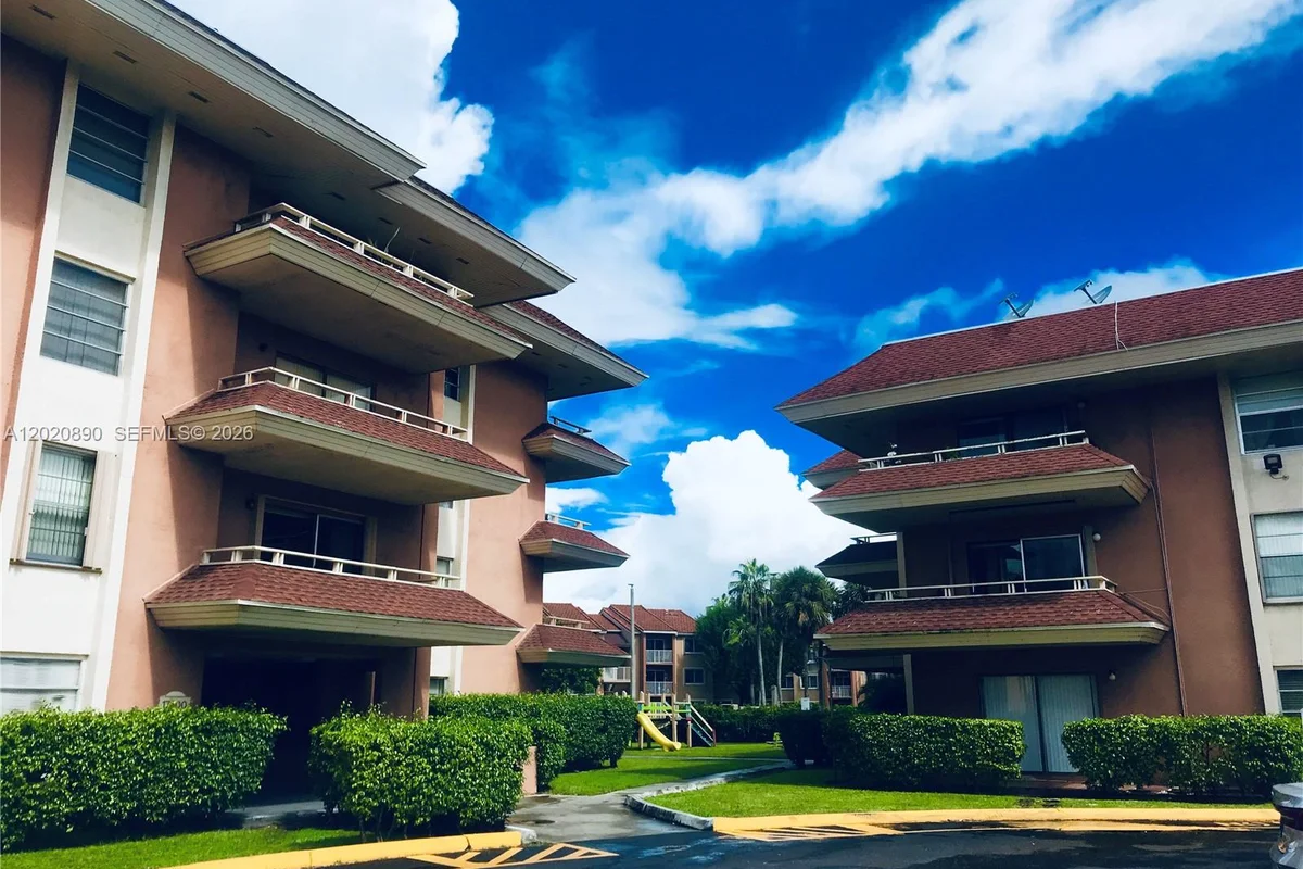 17600 NW 68th Ave #B3006, Hialeah: photo 1 of 19