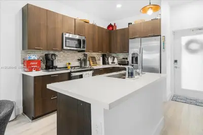 8301 NW 41st St #B-309, Doral: photo 1 of 35