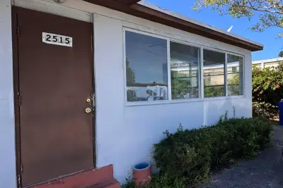 2515 Avenue E, Riviera Beach: photo 1 of 9