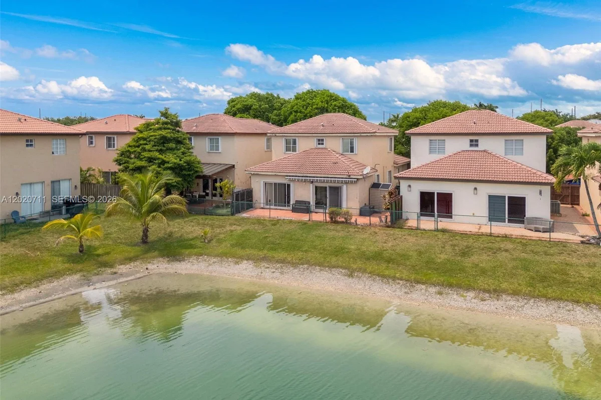 11318 NW 44th Ter, Doral: photo 1 of 21