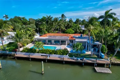 1141 NE 90th St, Miami: photo 1 of 54