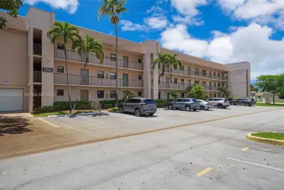 10466 Sunrise Lakes Blvd #107, Sunrise: photo 1 of 48