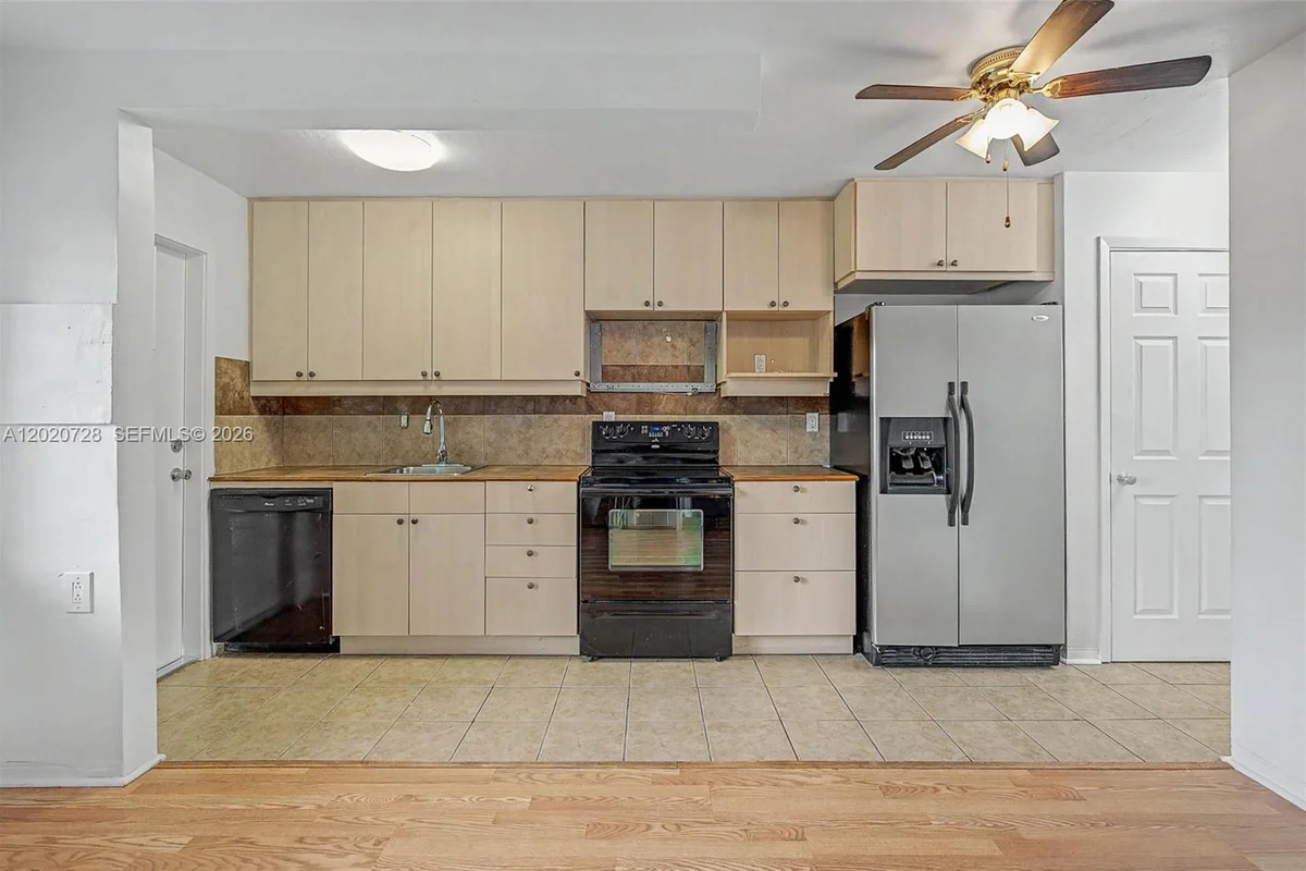 60 NW 79th St #6, Miami: photo 1 of 29