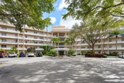 3800 Oaks Clubhouse Dr #307, Pompano Beach: photo 1 of 22