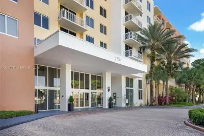 2775 NE 187th St #528, Aventura: photo 1 of 28