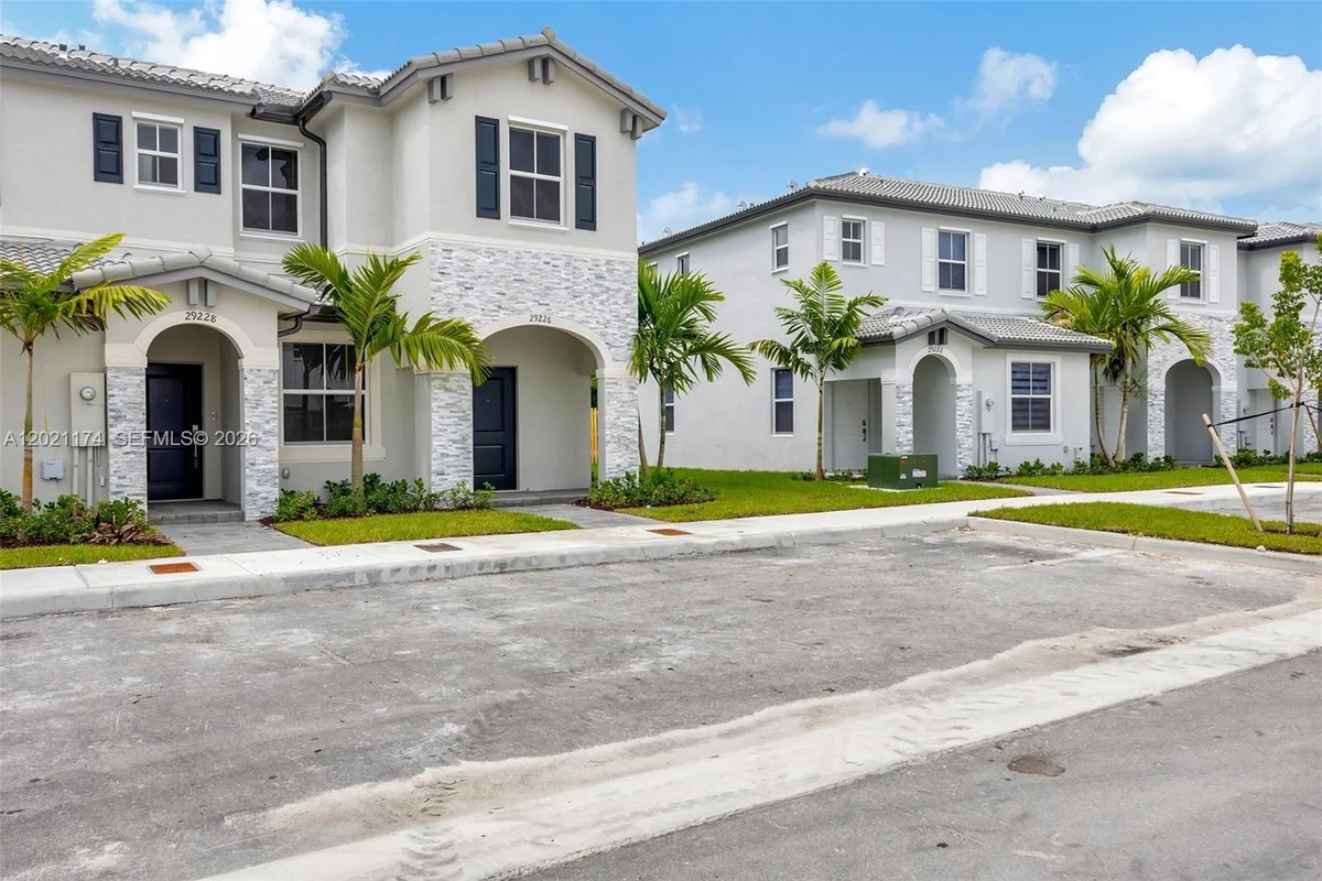 Townhouse in Homestead: photo 1 of 53