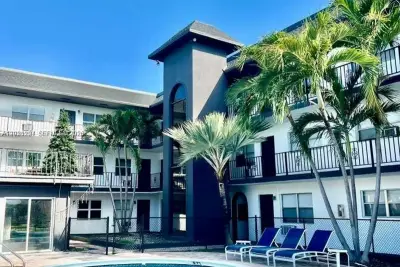 1100 NE 9th Ave #305, Fort Lauderdale: photo 1 of 12