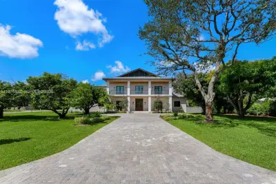 8901 SW 120th St, Miami: photo 1 of 7