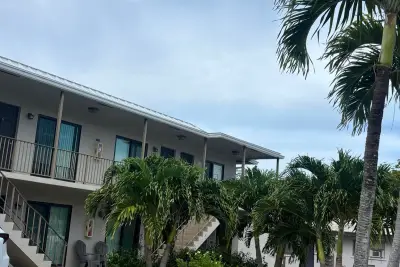 521 NE 45th St #7, Boca Raton: photo 1 of 17