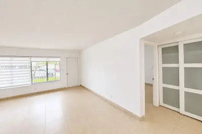 1460 NE 169th St #108, North Miami Beach: photo 1 of 27