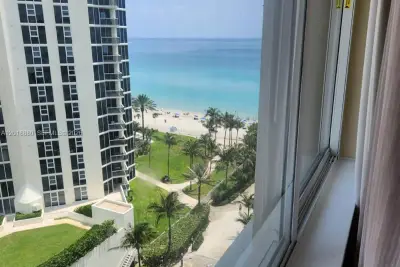 19201 Collins Ave #1028, Sunny Isles Beach: photo 1 of 8
