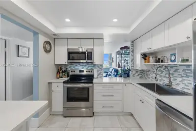 1351 NE Miami Gardens Dr #1603E, Miami: photo 1 of 26