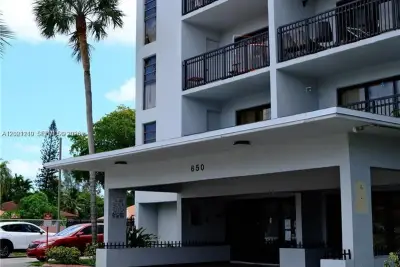650 NE 149th St #407A, Miami: photo 1 of 14