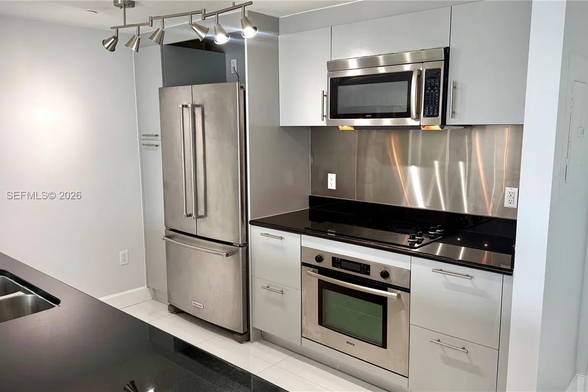 50 Biscayne Blvd #2501, Miami: photo 1 of 28