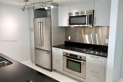 50 Biscayne Blvd #2501, Miami: photo 1 of 28