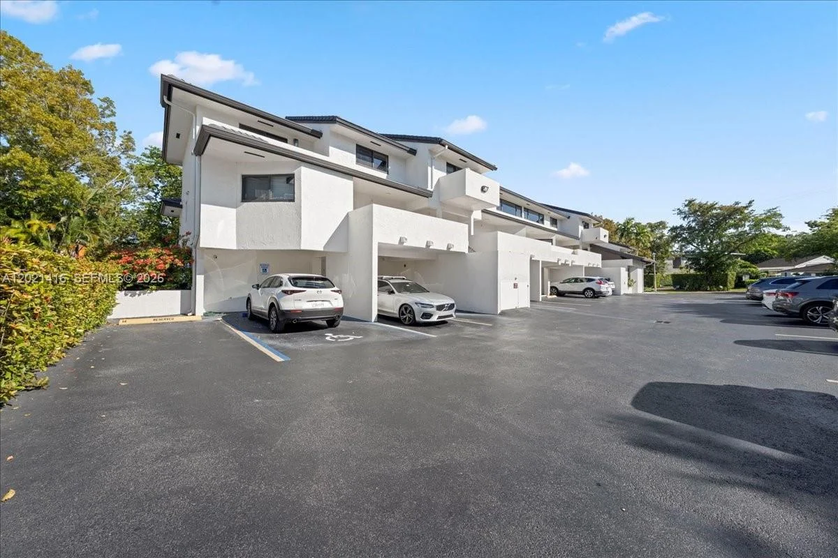5750 Turin St #207, Coral Gables: photo 1 of 40
