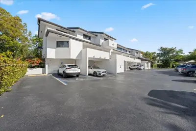 5750 Turin St #207, Coral Gables: photo 1 of 40