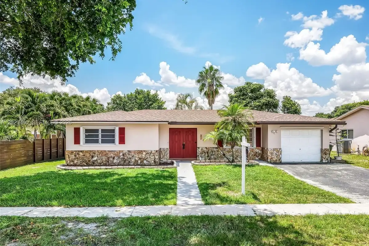 500 NW 96th Ter, Pembroke Pines: photo 1 of 23