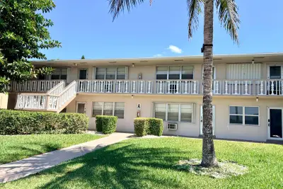 14 Easthampton A, West Palm Beach: photo 1 of 26