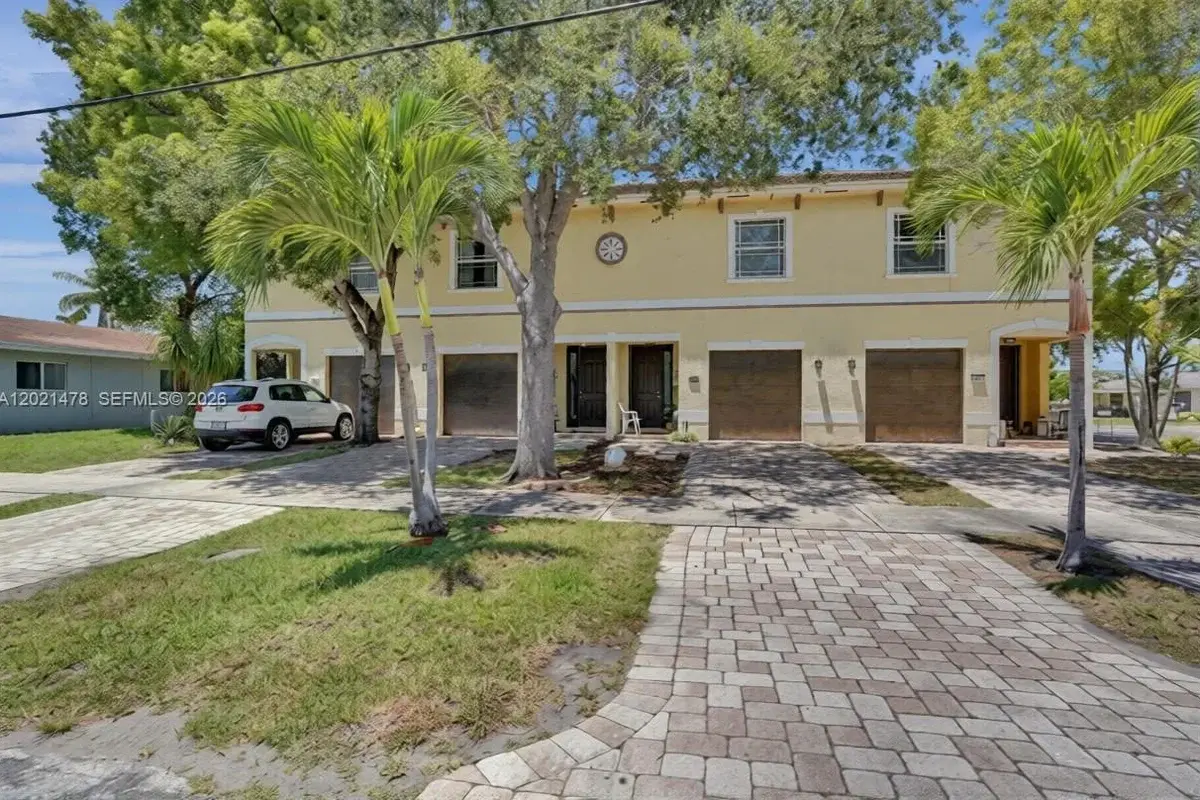 1247 NE 23rd Ave, Pompano Beach: photo 1 of 1