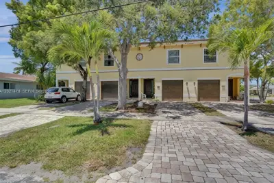 1247 NE 23rd Ave, Pompano Beach: photo 1 of 1