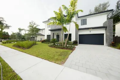 13004 Davie Oaks Dr, Davie: photo 1 of 5