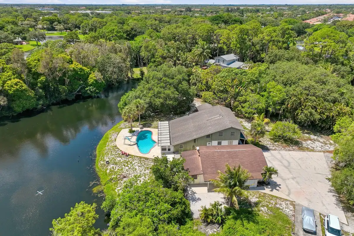 7689 Lawrence Rd, Boynton Beach: photo 1 of 41