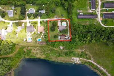 10646 Barn Rd, Lake Worth: photo 1 of 20