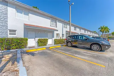 8025 NW 8th St #13, Miami: photo 1 of 22