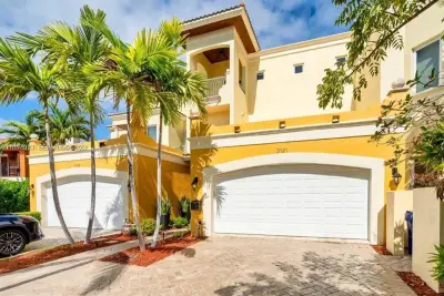 3121 NE 26th St, Fort Lauderdale: photo 1 of 25