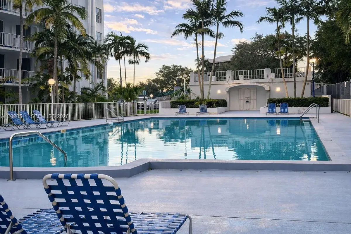 496 NW 165th #D-412, Miami: photo 1 of 34