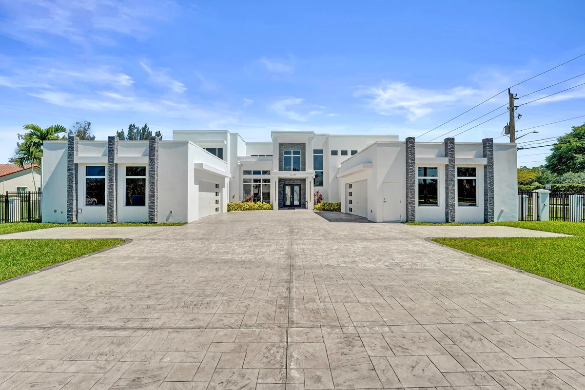 11201 SW 3rd St, Plantation: photo 1 of 77