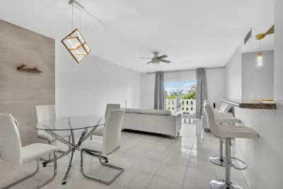 4330 Hillcrest Dr #302, Hollywood: photo 1 of 45