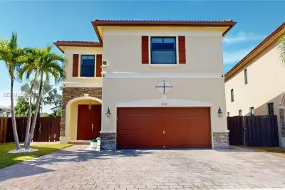 8610 NW 101st Pl, Doral: photo 1 of 56