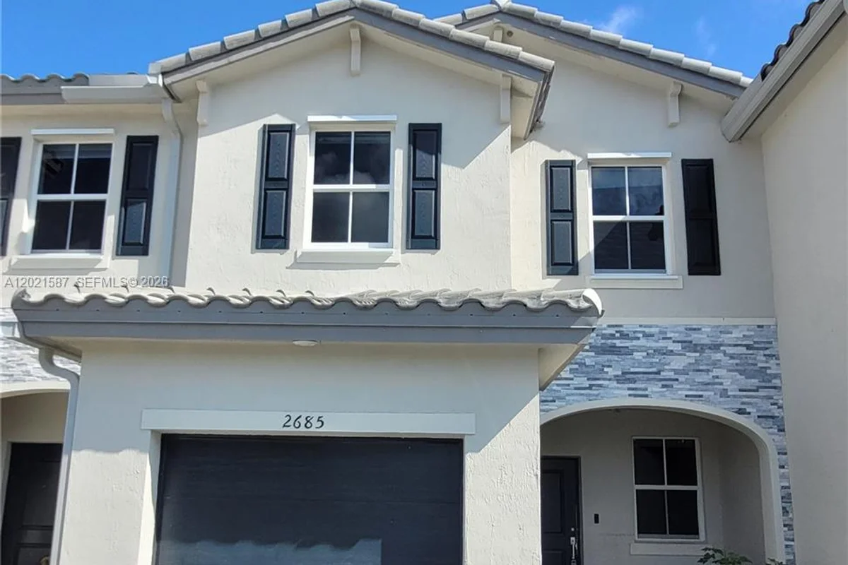 2685 SE 13th St, Homestead: photo 1 of 19
