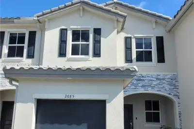 2685 SE 13th St, Homestead: photo 1 of 19