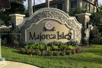 21205 NW 14th Pl #1-19, Miami Gardens: photo 1 of 9