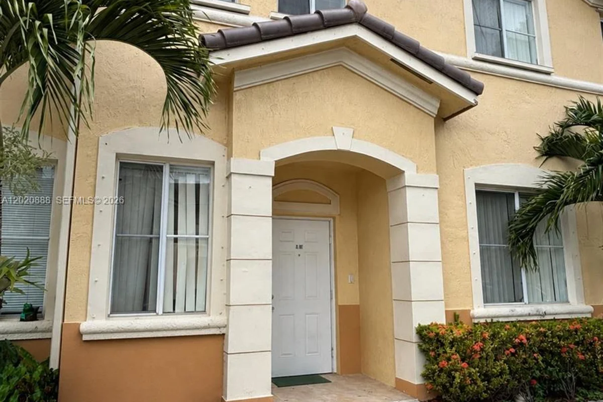 6920 NW 177th St #Q101, Hialeah: photo 1 of 18