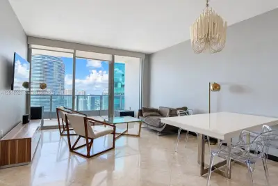 200 Biscayne Boulevard Way #4212, Miami: photo 1 of 15
