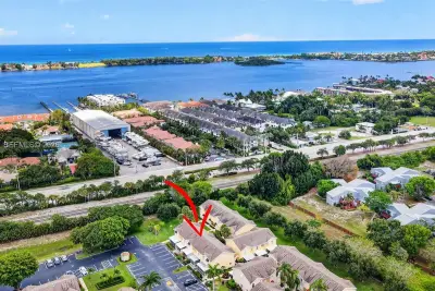 341 Waterside Dr, Hypoluxo: photo 1 of 45