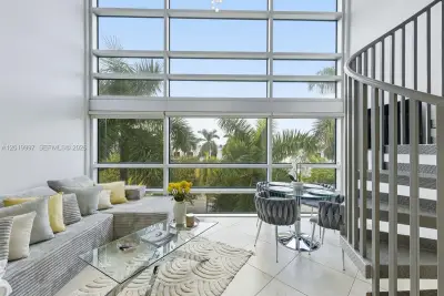 421 Meridian Ave #16, Miami Beach: photo 1 of 35