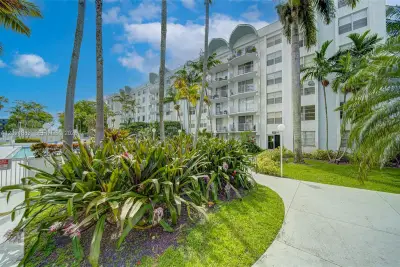 494 NW 165th St Rd #C-205, Miami: photo 1 of 22