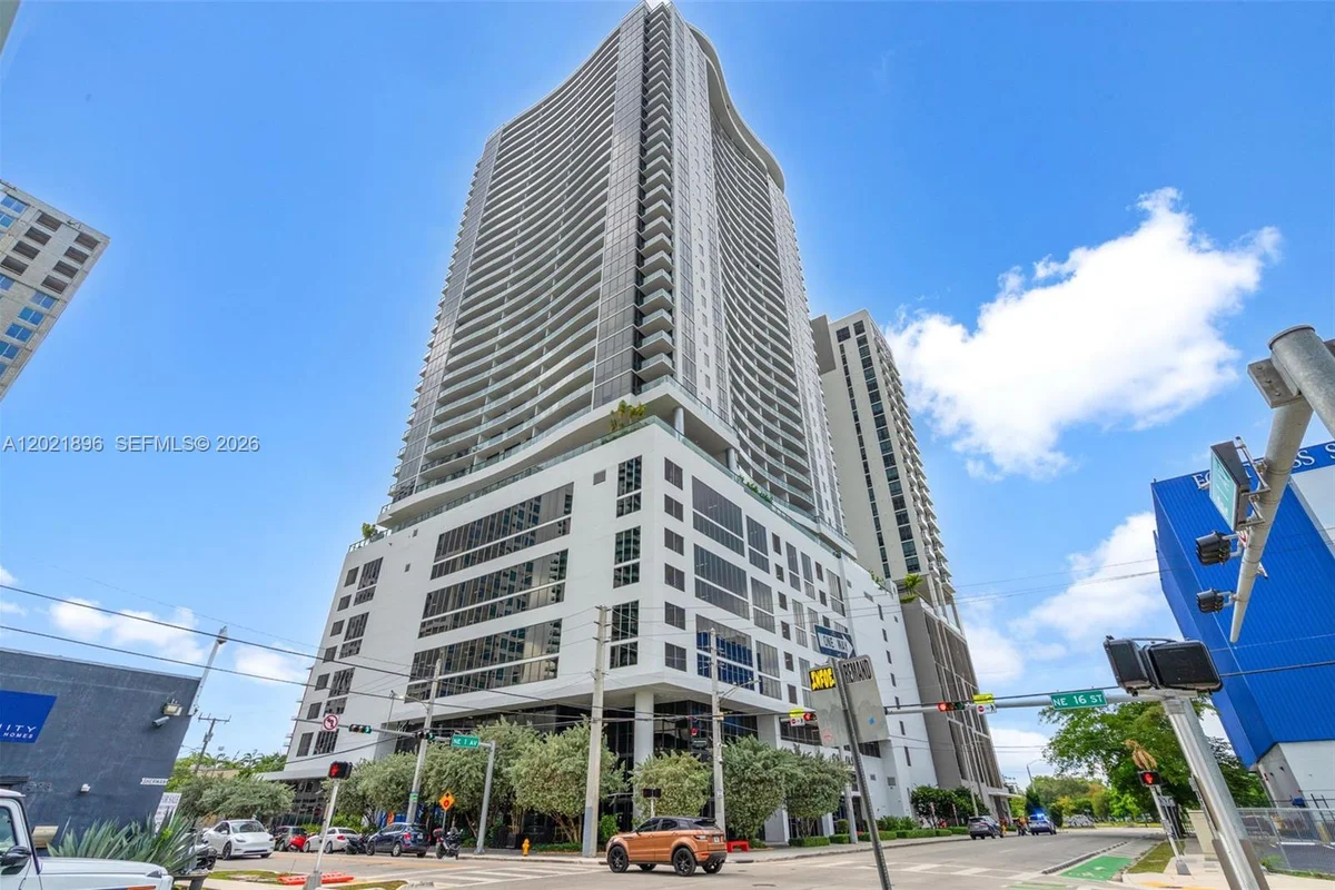 Condo in Miami: photo 1 of 43
