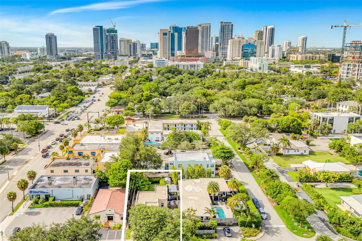 11 SE 13th St, Fort Lauderdale: photo 1 of 45
