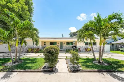 214 SE 5th St, Dania Beach: photo 1 of 40