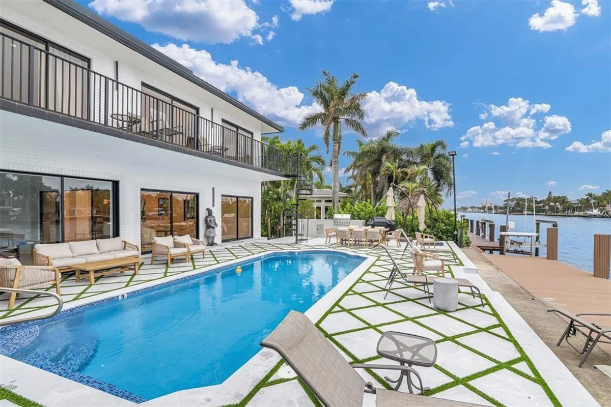 319 S Riverside Dr, Pompano Beach: photo 1 of 90