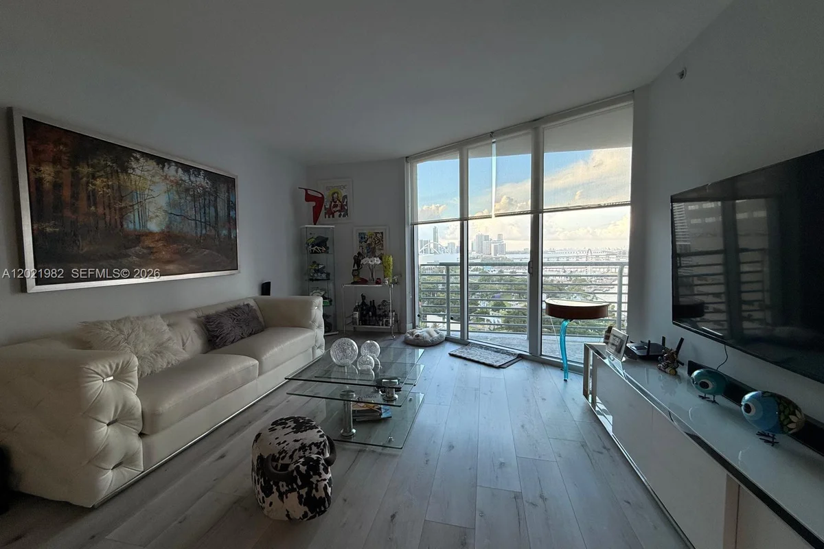325 S Biscayne Blvd #2024, Miami: photo 1 of 12