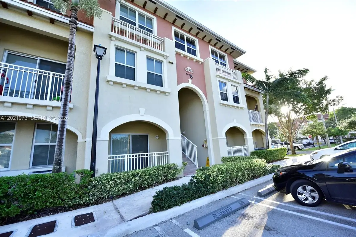 10850 NW 89th Ter #105-5, Doral: photo 1 of 31